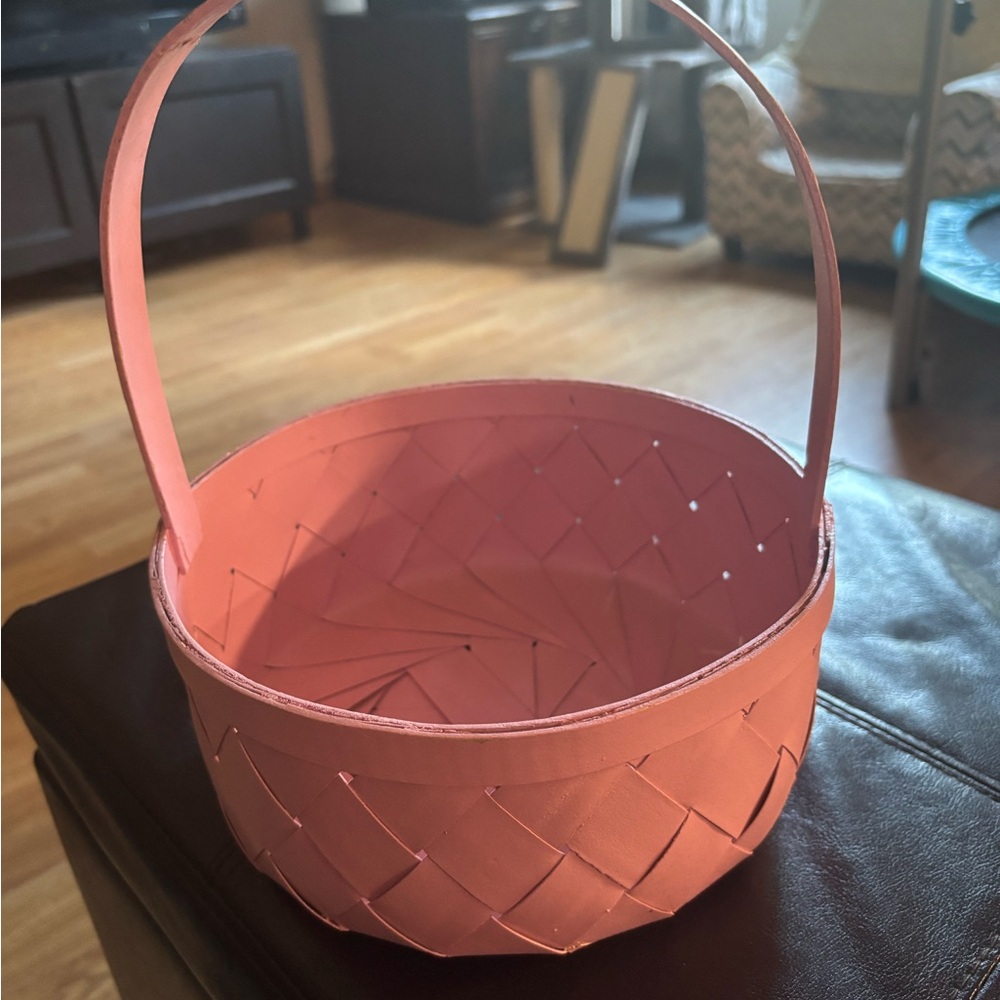 VINTAGE HALLMARK BASKET